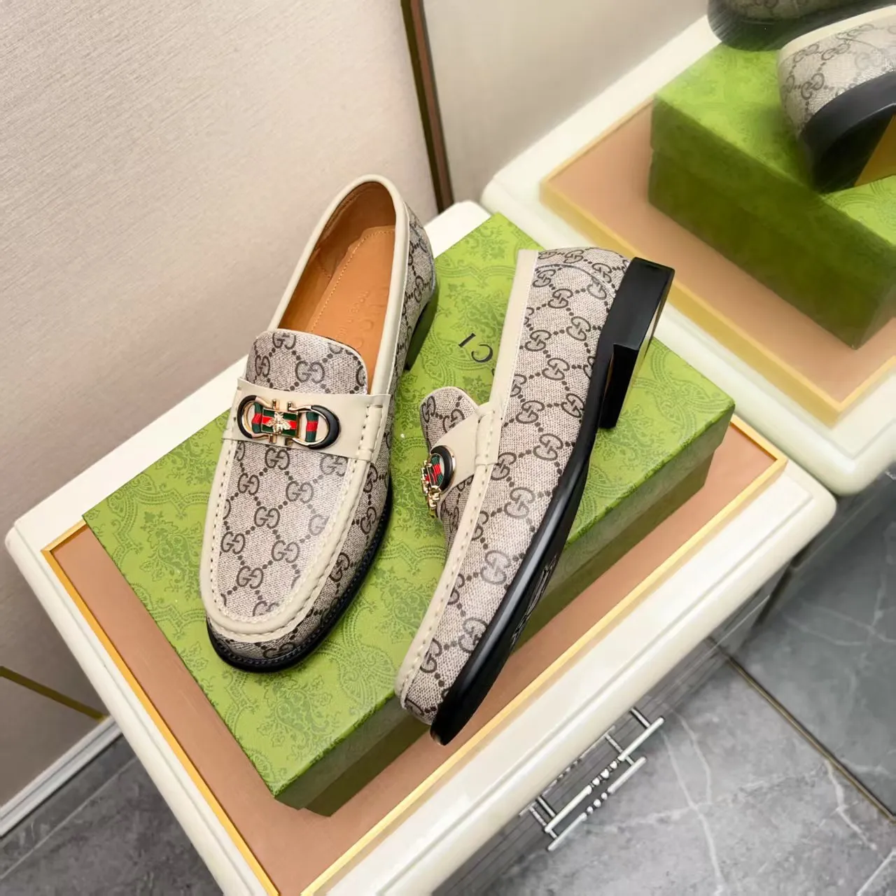 Men's men's shoes 💰460 🆘【GUCCI】Gucci ·🐂里· Hot-selling pea shoes top brand luxury, top quality, the latest fashion pea shoes.. The upper is made of original first-layer cowhide. (Full first-layer water-dyed 🐂 leather·inner). The original stylish and stylish soft rubber wear-resistant and non-slip outsole is light and comfortable on the foot, available in 3 colors! Matching code: 38-44 (customized at 45.46.47)